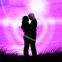 Couple s'embrassant au cr�puscule